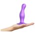 Strap-on-me Curvy M - dildo ondulat cu ventuză (mov)
