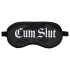 Au! - mască de ochi din satin inscripționată „Cum Slut” (neagră)