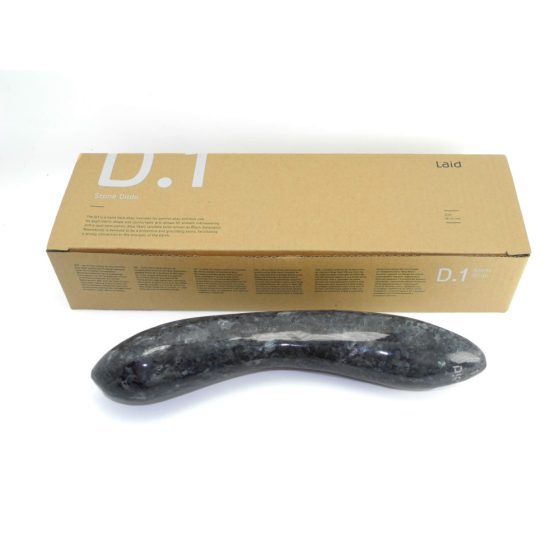 Laid D.1 - dildo sculptată manual din piatră lunară norvegiană (negru)