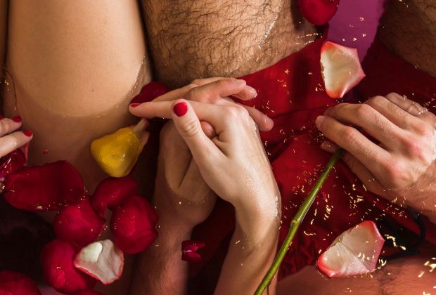 Sex în apă: tot ce trebuie să știi pentru plăcere sigură